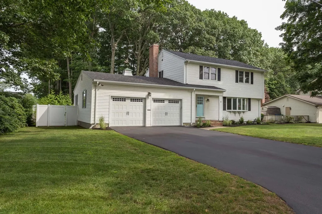 9 Longwood Drive Hampton NH 03842