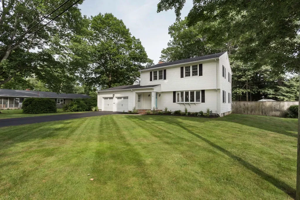 9 Longwood Drive Hampton NH 03842