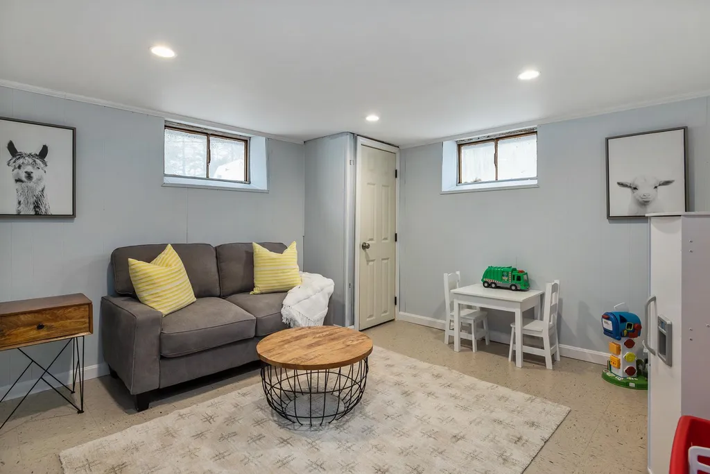 9 Longwood Drive Hampton NH 03842