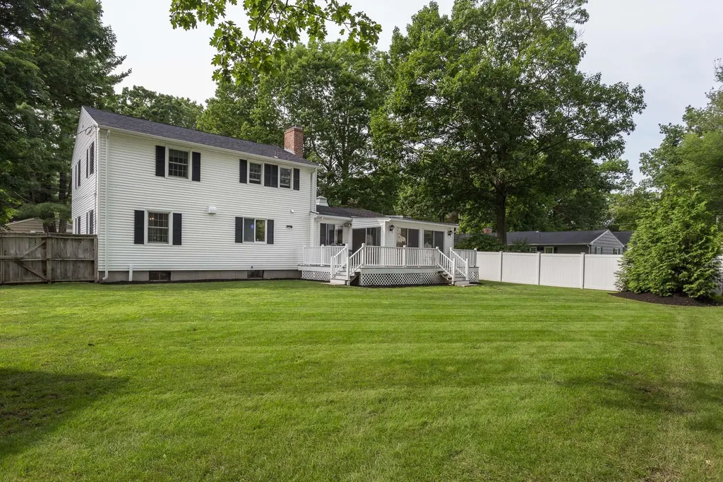 9 Longwood Drive Hampton NH 03842