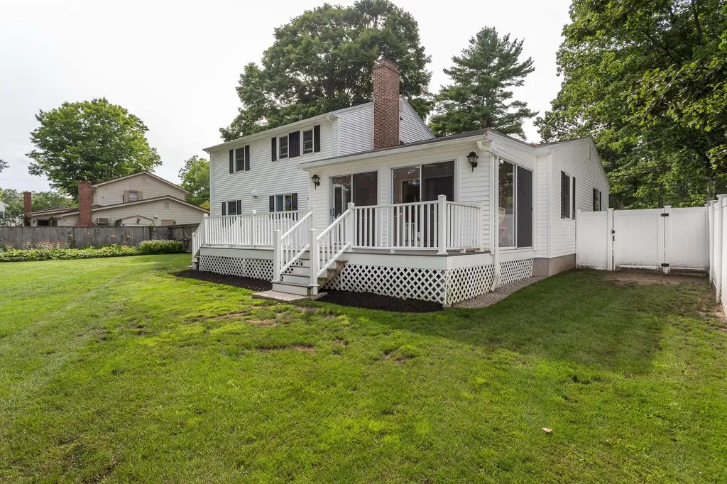 9 Longwood Drive Hampton NH 03842