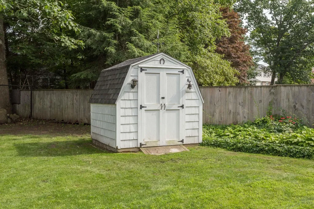 9 Longwood Drive Hampton NH 03842