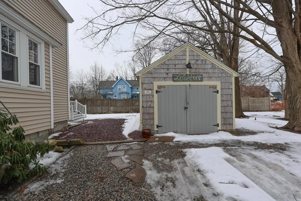 606 Candia Road Manchester NH 03109