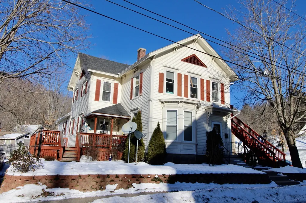 36 Manchester Street Laconia NH 03246