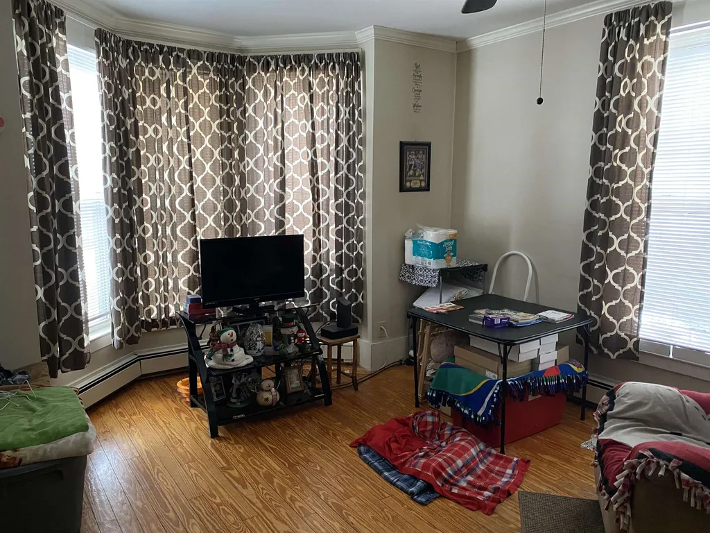 36 Manchester Street Laconia NH 03246