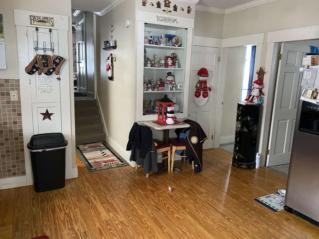36 Manchester Street Laconia NH 03246