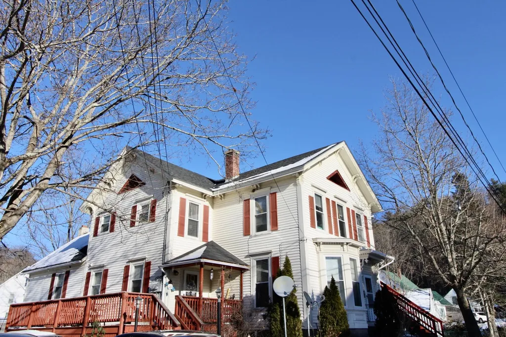 36 Manchester Street Laconia NH 03246