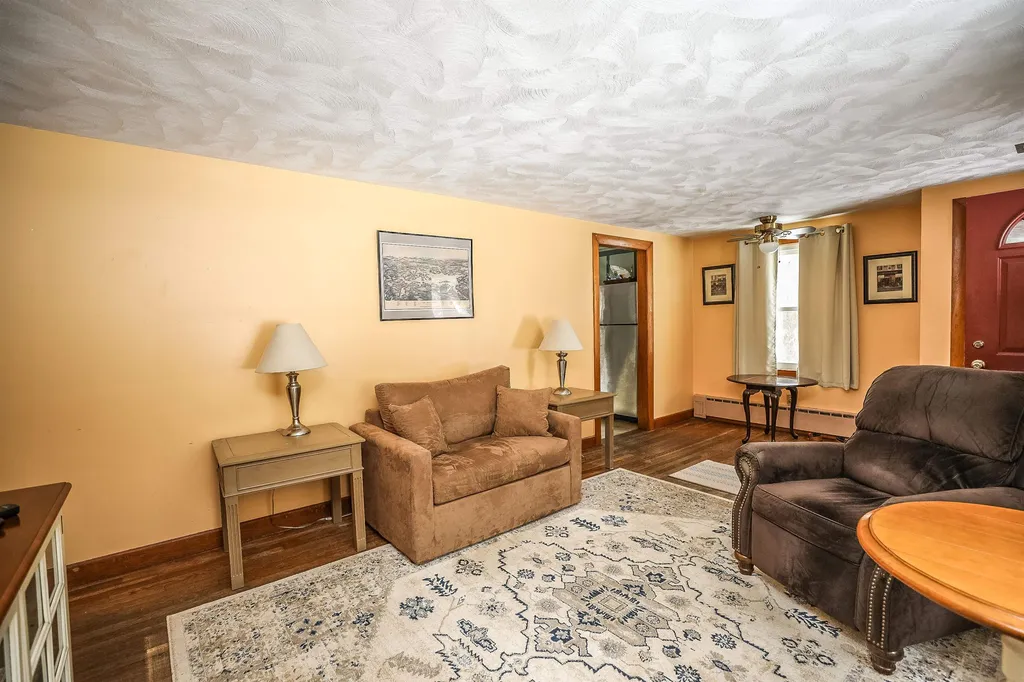 19 Keyes Hill Road Pelham NH 03076