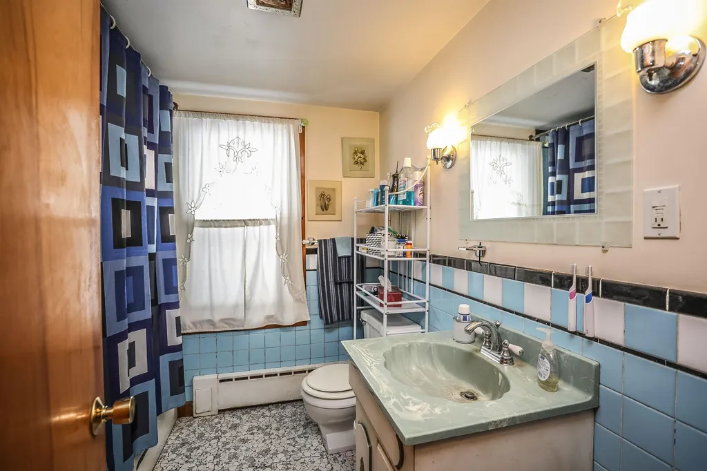 19 Keyes Hill Road Pelham NH 03076