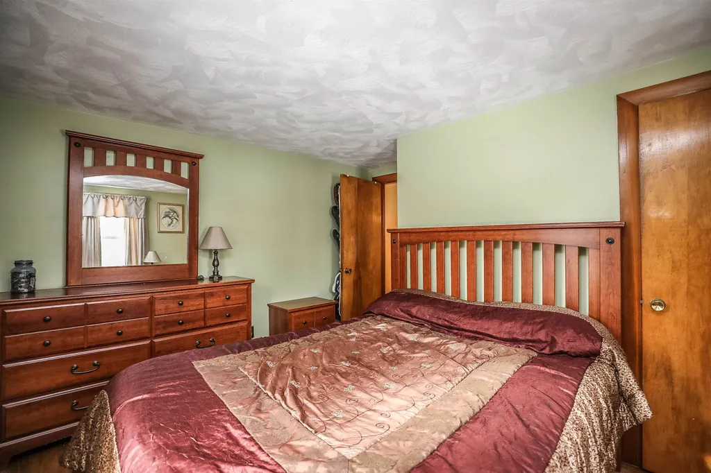 19 Keyes Hill Road Pelham NH 03076