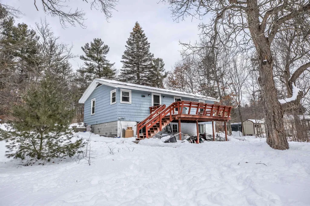 19 Keyes Hill Road Pelham NH 03076