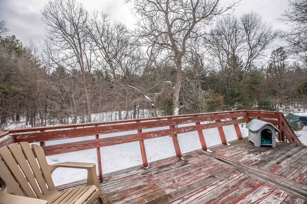 19 Keyes Hill Road Pelham NH 03076