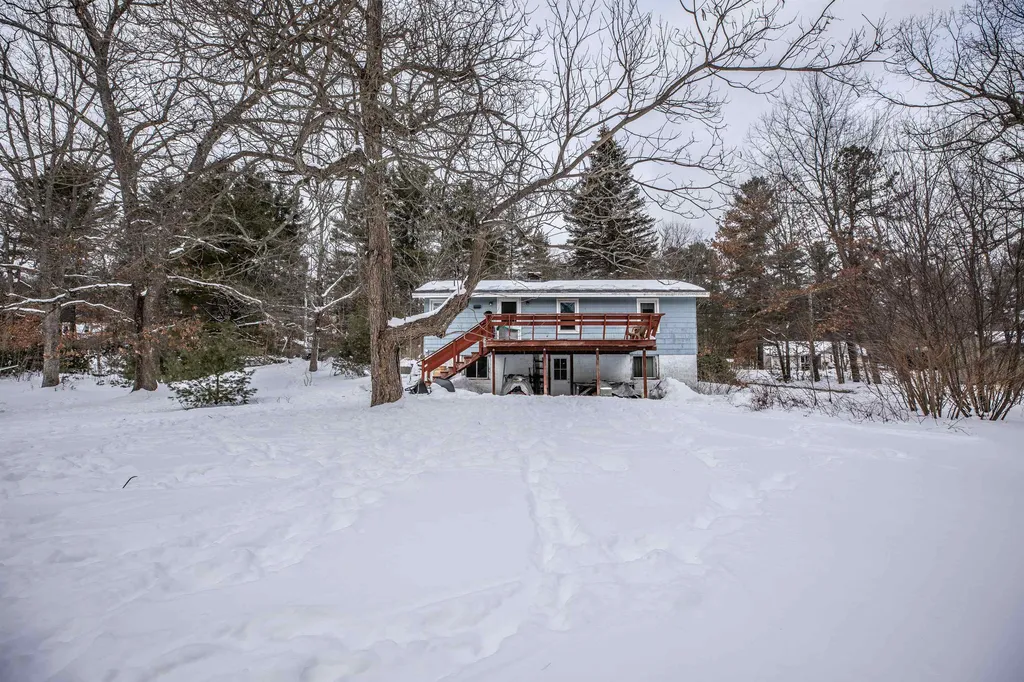 19 Keyes Hill Road Pelham NH 03076