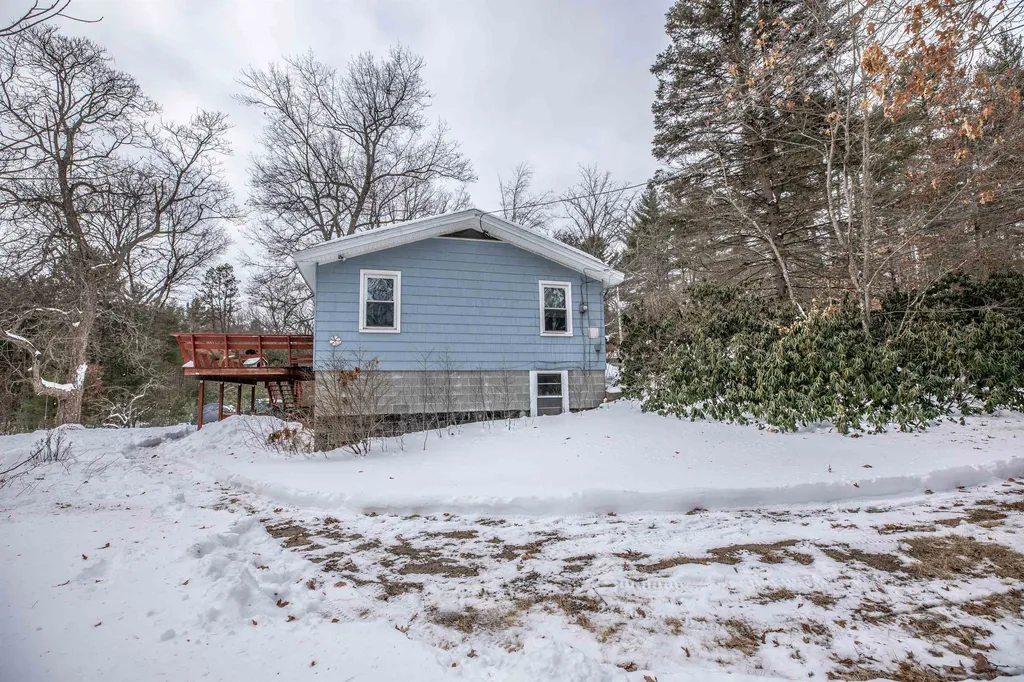 19 Keyes Hill Road Pelham NH 03076