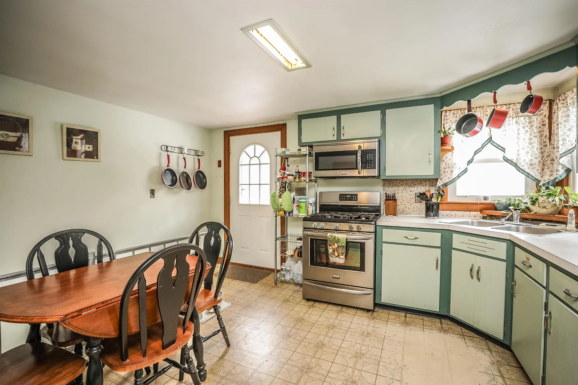 19 Keyes Hill Road Pelham NH 03076