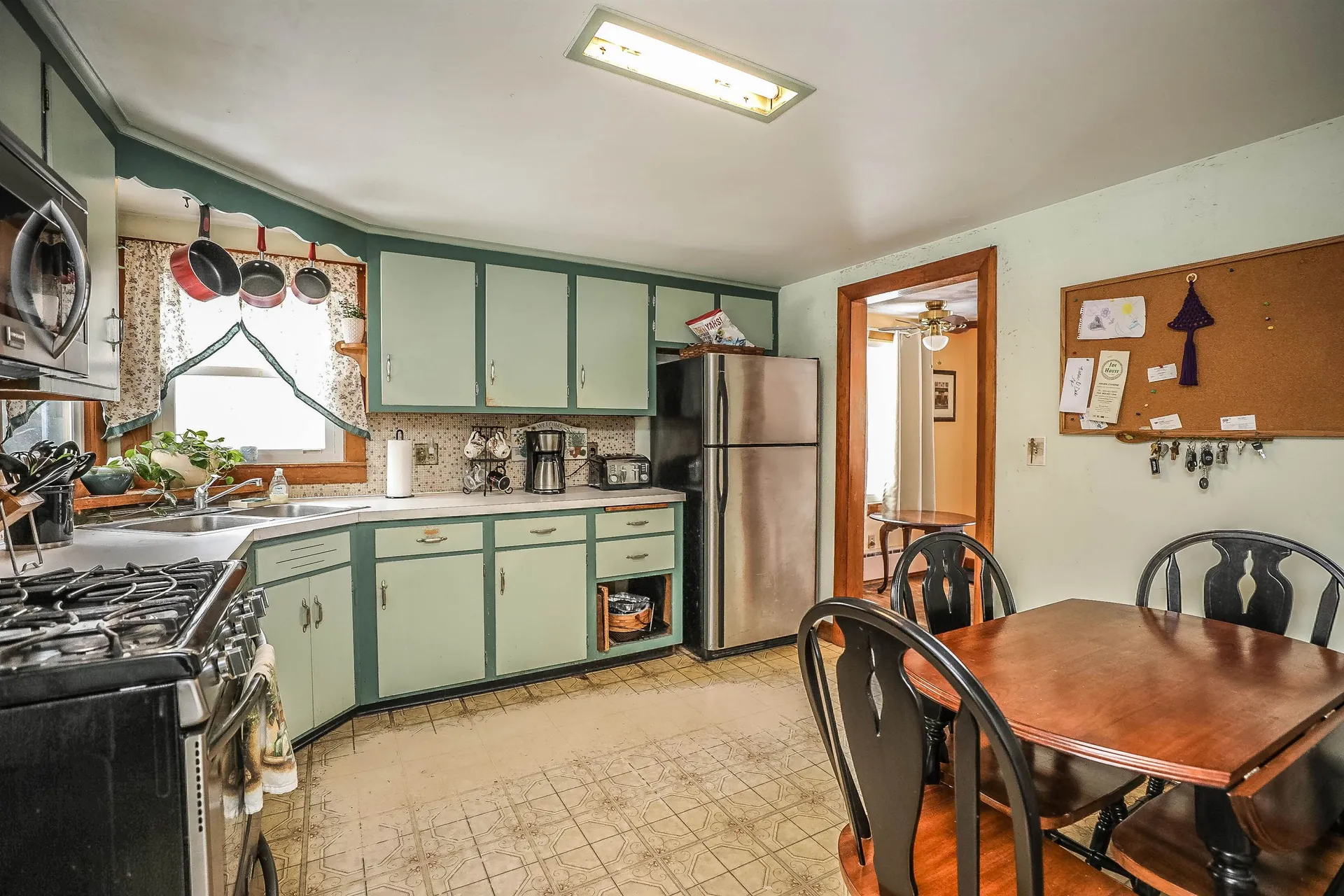19 Keyes Hill Road Pelham NH 03076