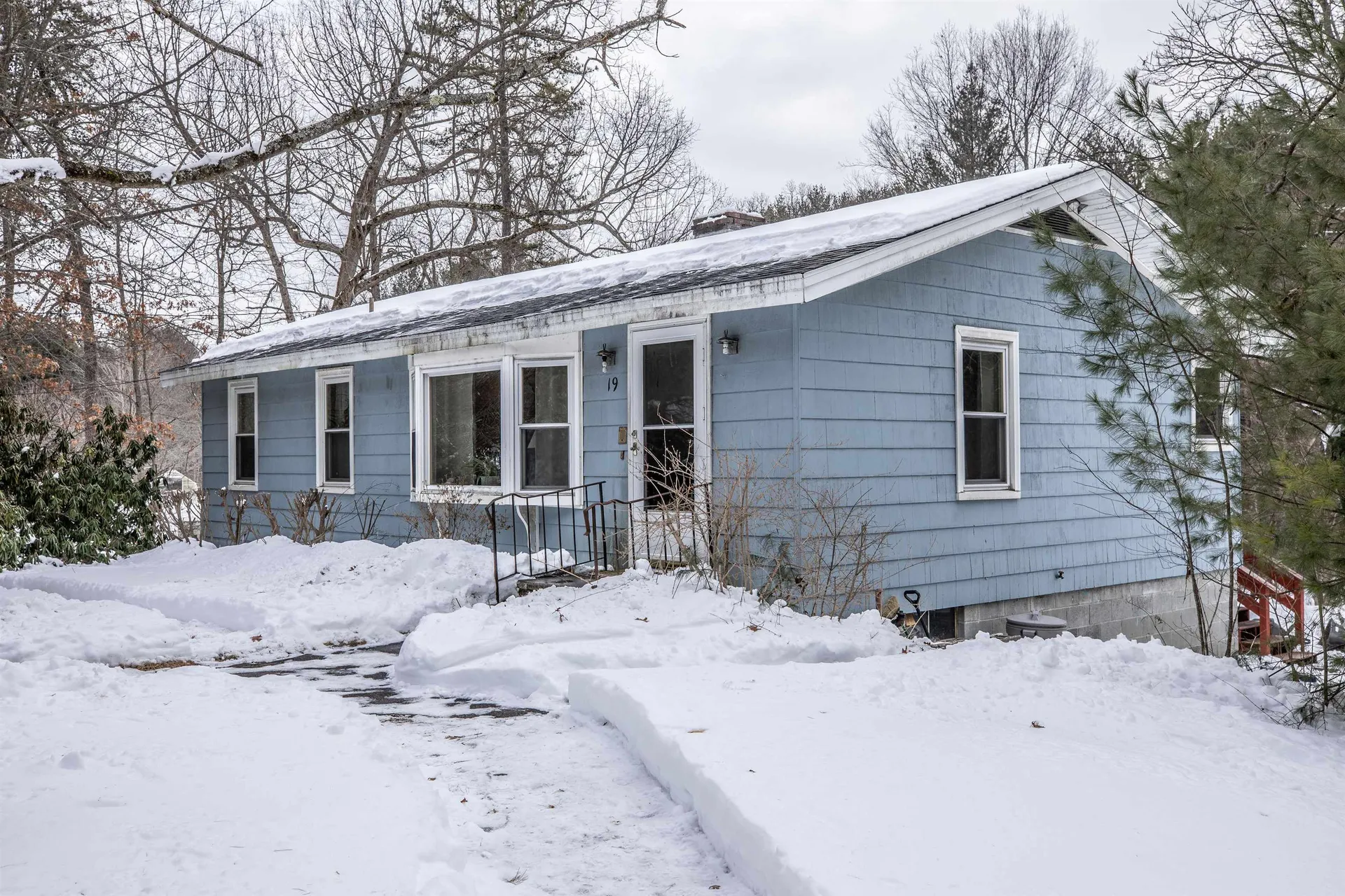 19 Keyes Hill Road Pelham NH 03076