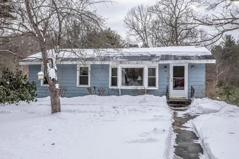 19 Keyes Hill Road Pelham NH 03076