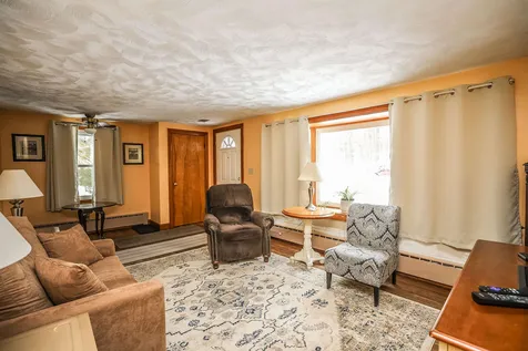 19 Keyes Hill Road Pelham NH 03076
