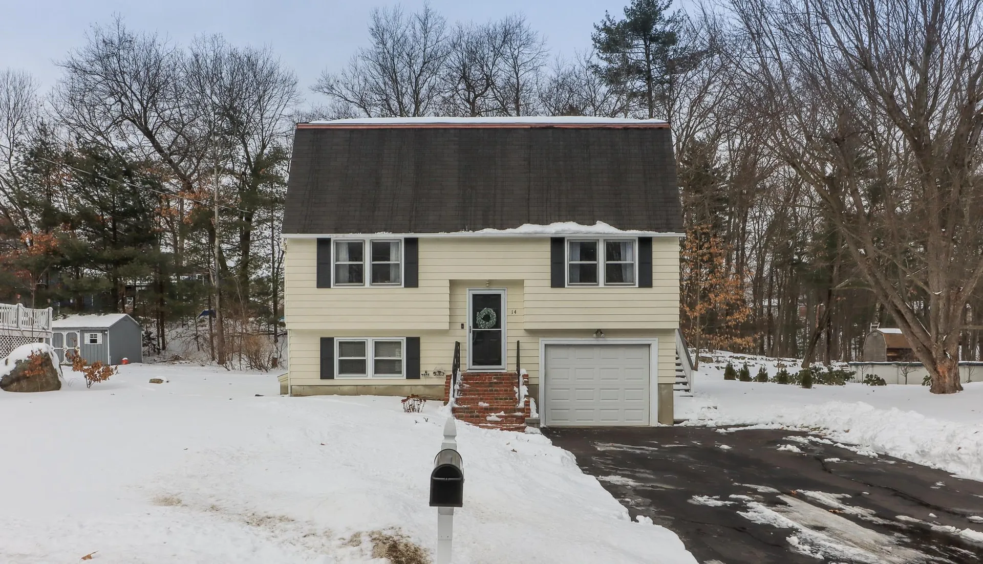 14 Elaine Drive Nashua NH 03062