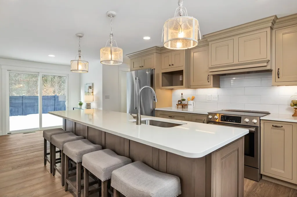 12 Regina Road Portsmouth NH 03801