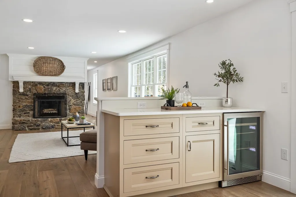 12 Regina Road Portsmouth NH 03801