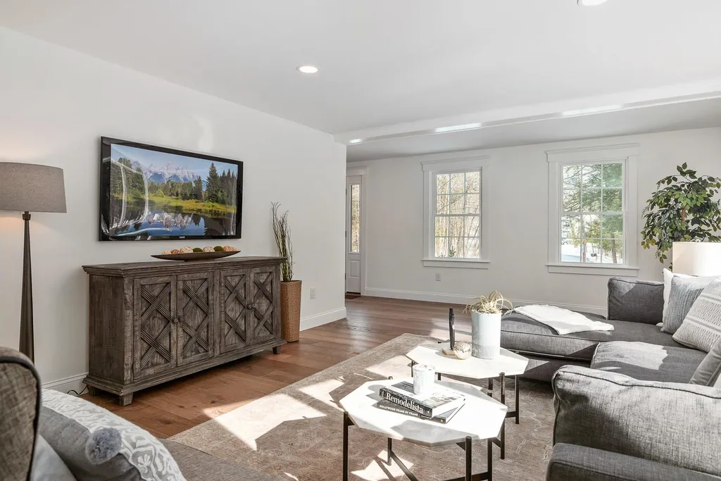 12 Regina Road Portsmouth NH 03801