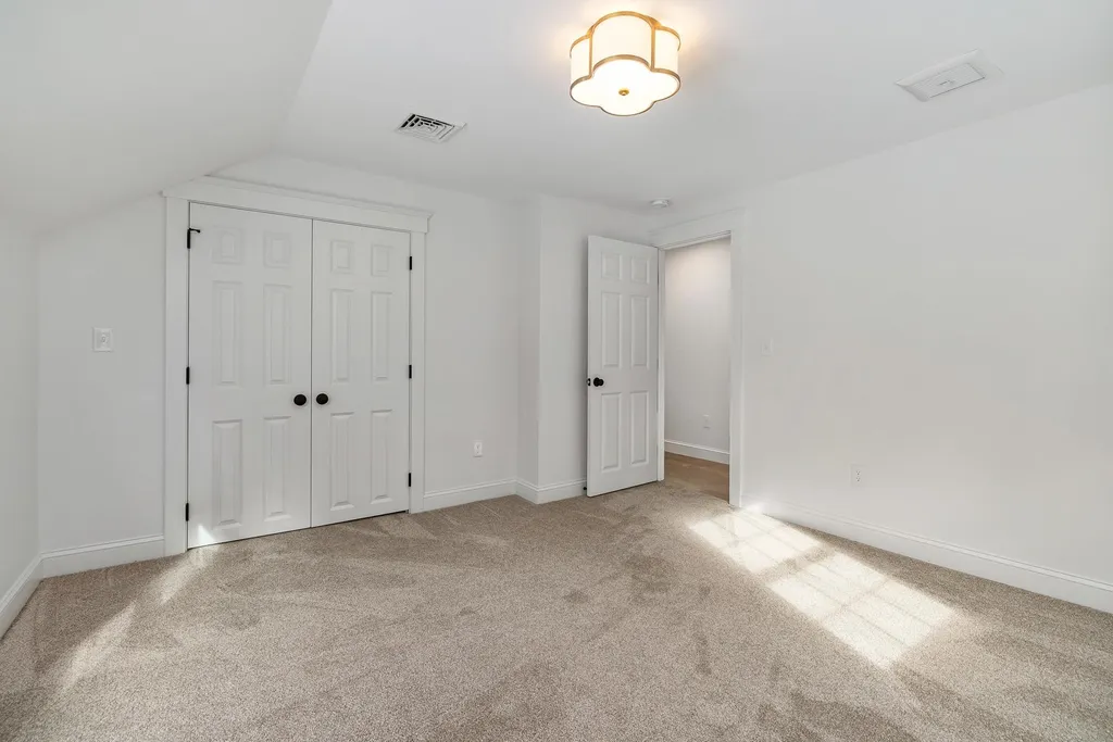 12 Regina Road Portsmouth NH 03801