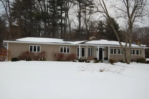 12 Shady Lane Manchester NH 03104