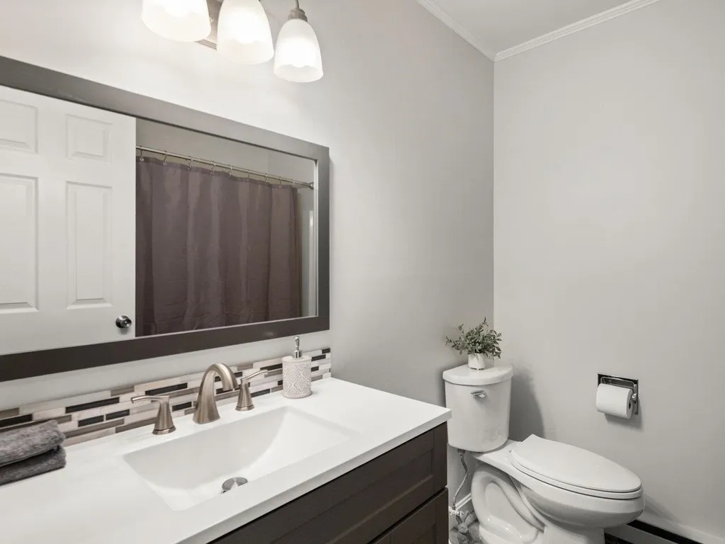 127 N Twin Oaks Terrace South Burlington VT 05403