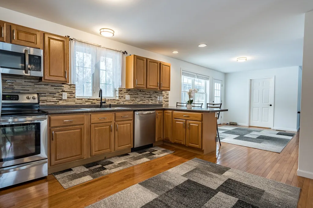 8 Fessenden Lane Weare NH 03281