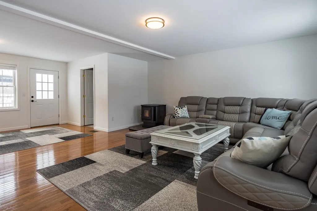 8 Fessenden Lane Weare NH 03281