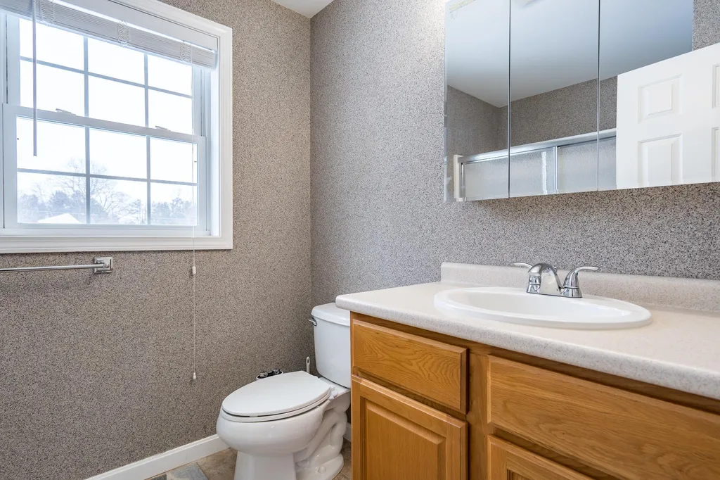 8 Fessenden Lane Weare NH 03281