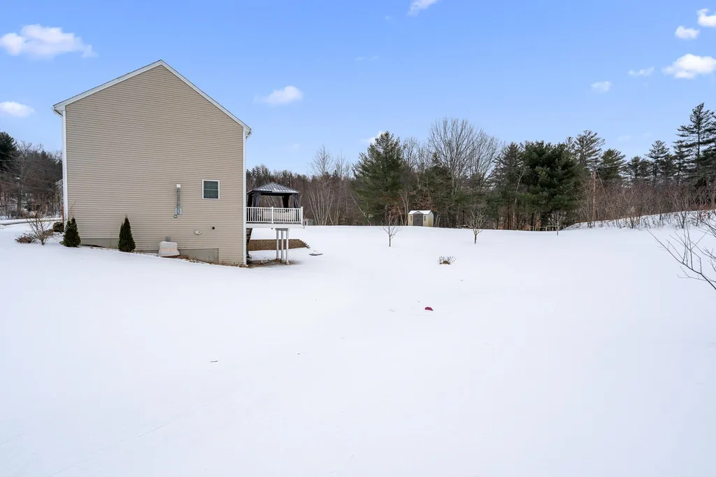 8 Fessenden Lane Weare NH 03281