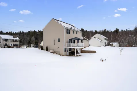 8 Fessenden Lane Weare NH 03281