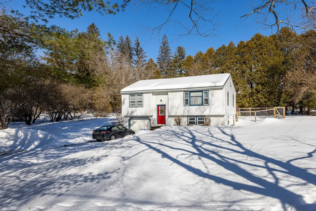 44 Harvest Lane Hartford VT 05001