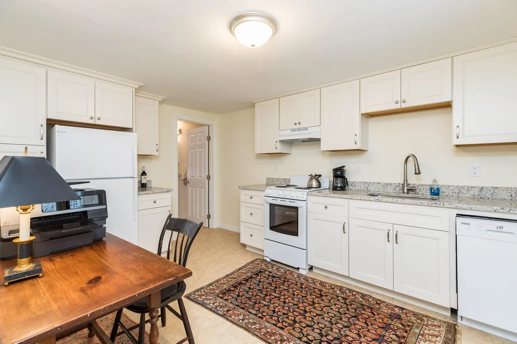 10 Beech Hill Road Exeter NH 03833