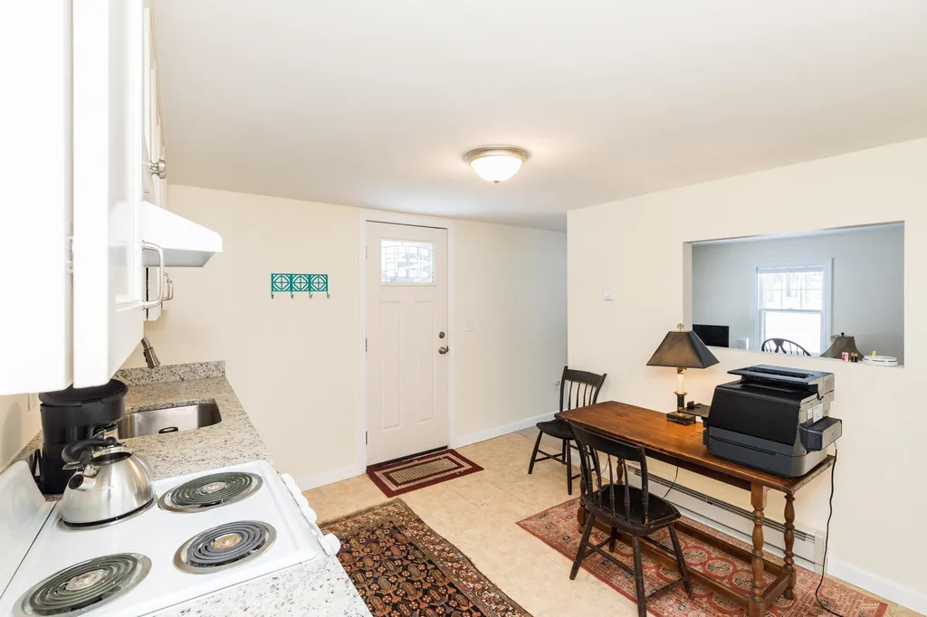 10 Beech Hill Road Exeter NH 03833