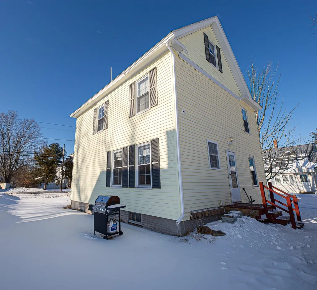 320 High Street Somersworth NH 03878