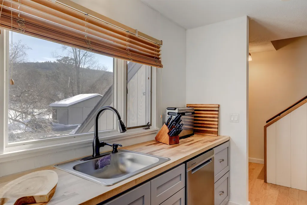 118 Brook Hollow Road Hanover NH 03755