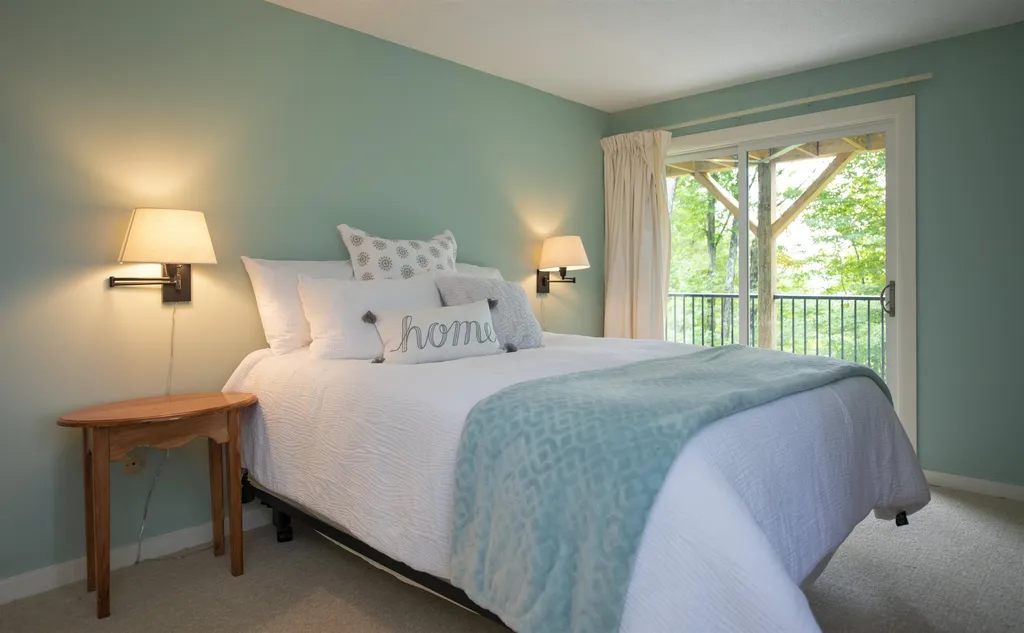 105 Williams Lane Hartford VT 05059