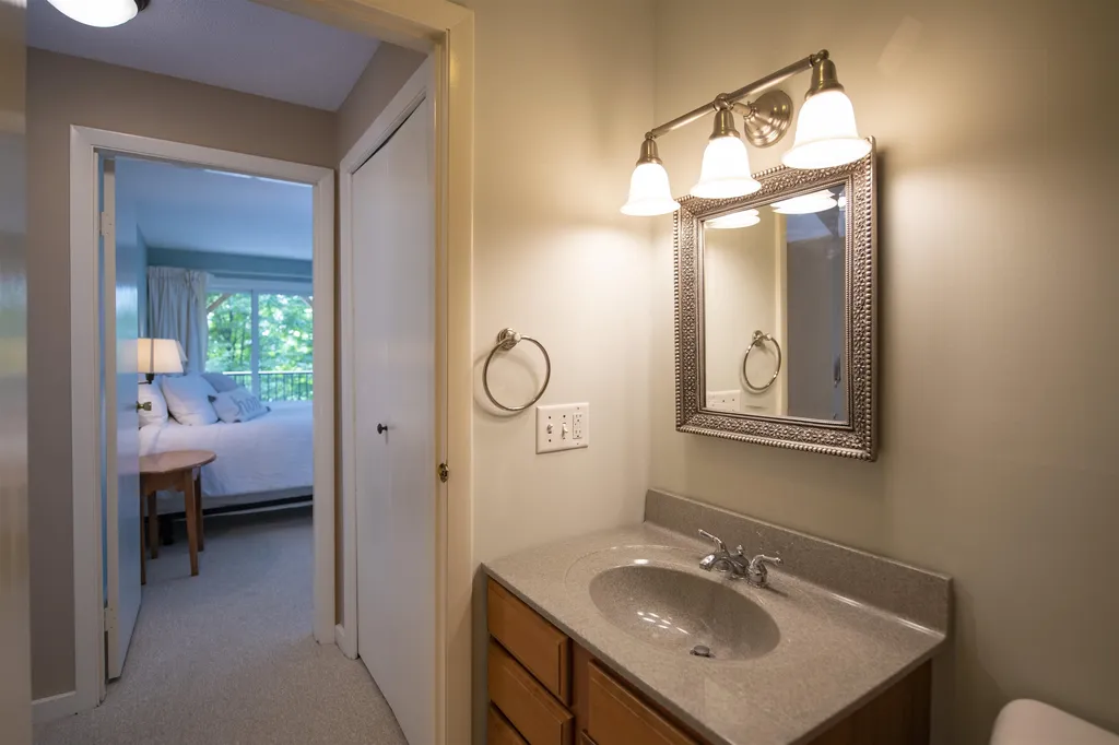 105 Williams Lane Hartford VT 05059