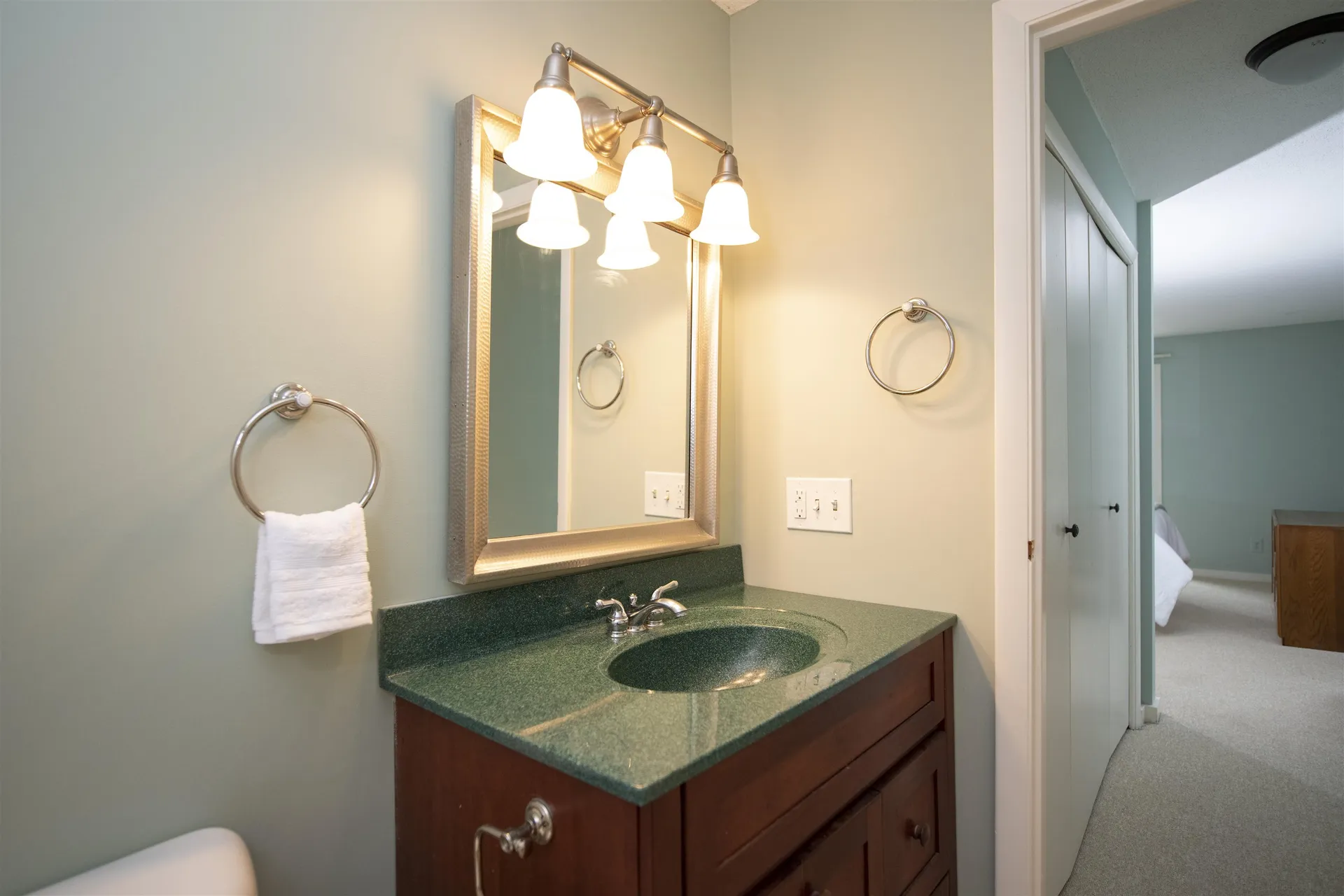 105 Williams Lane Hartford VT 05059