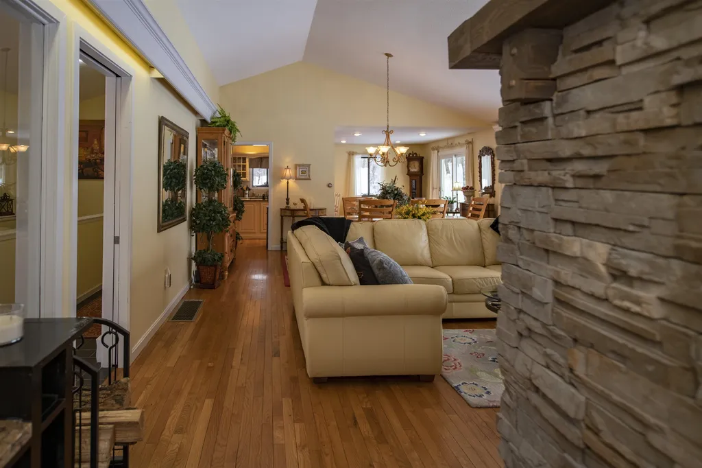 87 Robbins Hill Hartford VT 05059