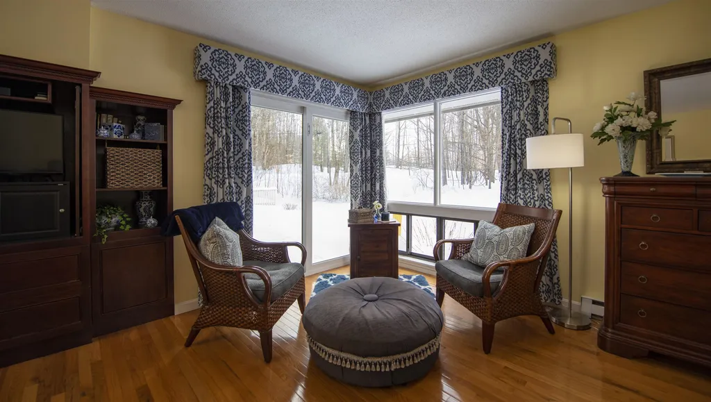87 Robbins Hill Hartford VT 05059