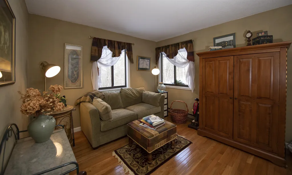 87 Robbins Hill Hartford VT 05059