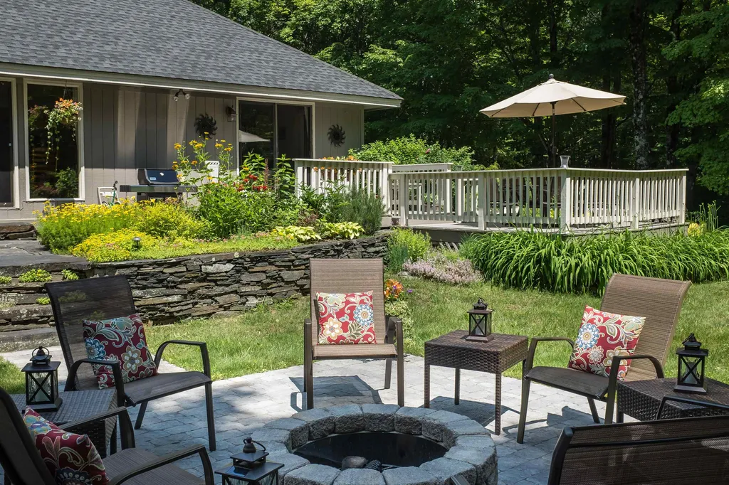 87 Robbins Hill Hartford VT 05059