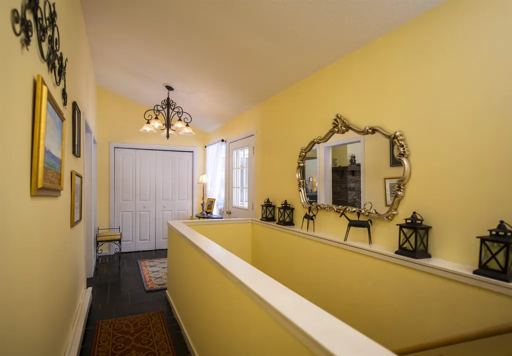 87 Robbins Hill Hartford VT 05059