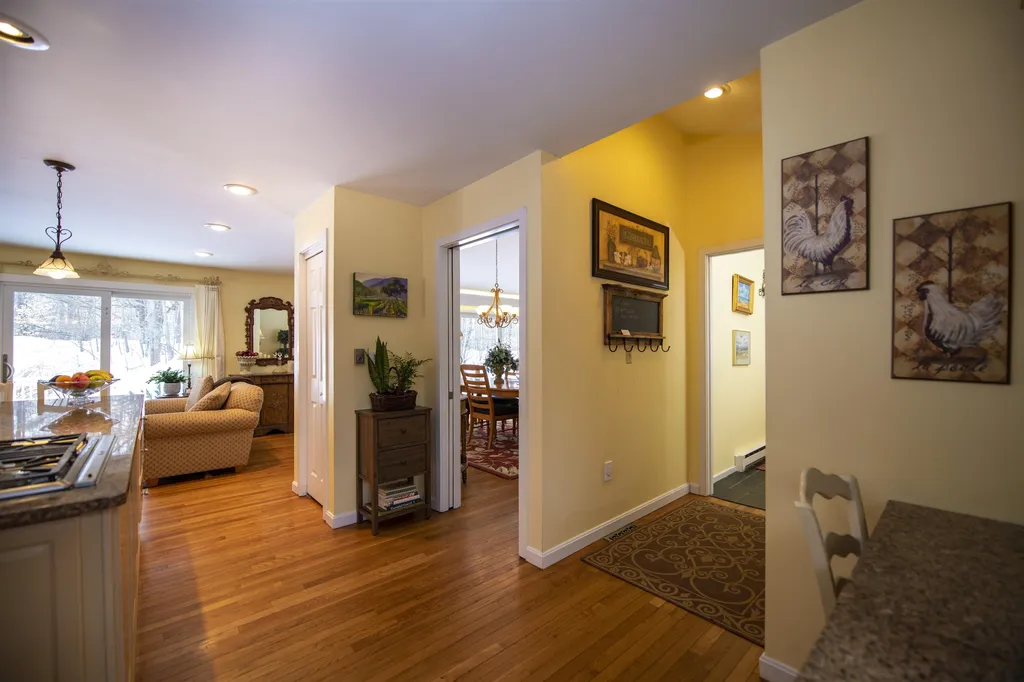 87 Robbins Hill Hartford VT 05059