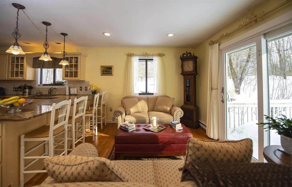 87 Robbins Hill Hartford VT 05059